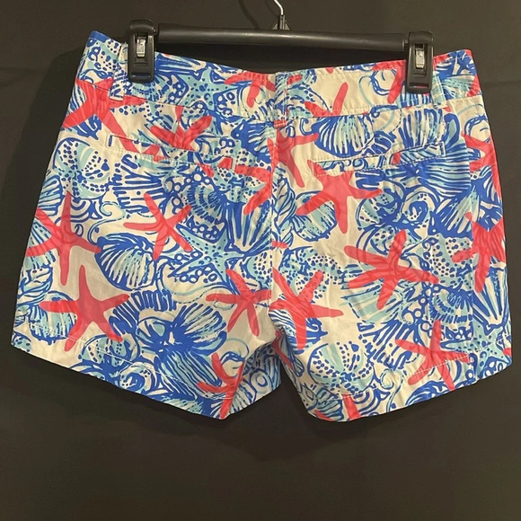 Like new Lilly Pulitzer The Callahan Short Size 4 in She Sells Seashells - Picture 3 of 9